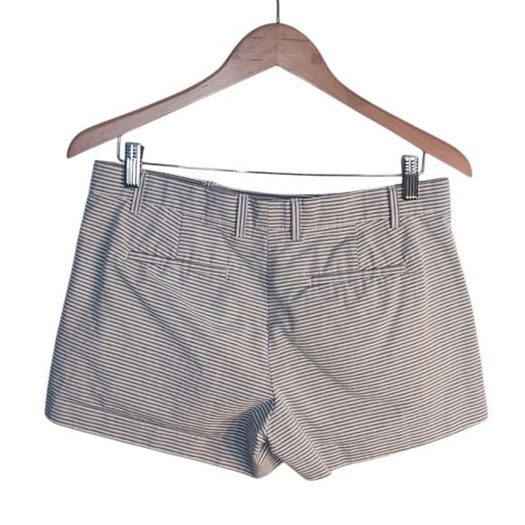 Khakis by Gap Summer Shorts Ladies 4 R - Picture 2 of 9